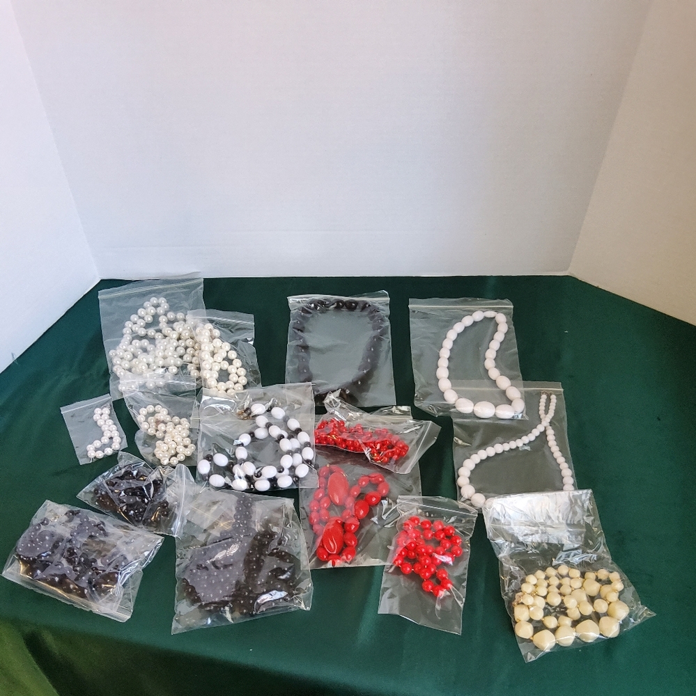 *VINTAGE* Lot of vintage costume jewelry